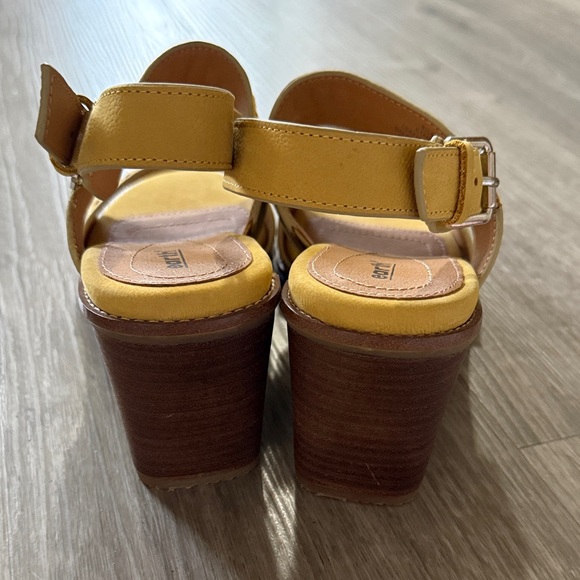 Earth Women's Braided Yellow Sandals - Picture 4 of 10